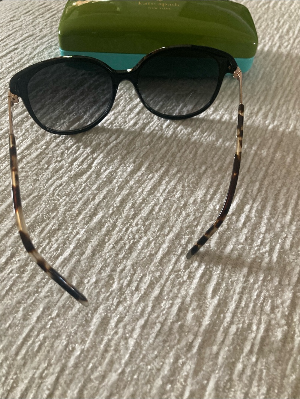 kate spade Black Cat-Eye Sunglasses with Green Case - Picture 7 of 7